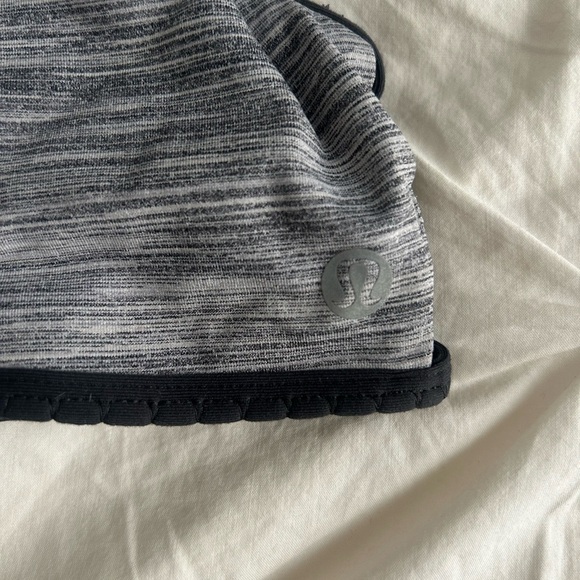 Lululemon Gray Women's Athletic Bralette Size 6 - Picture 3 of 4
